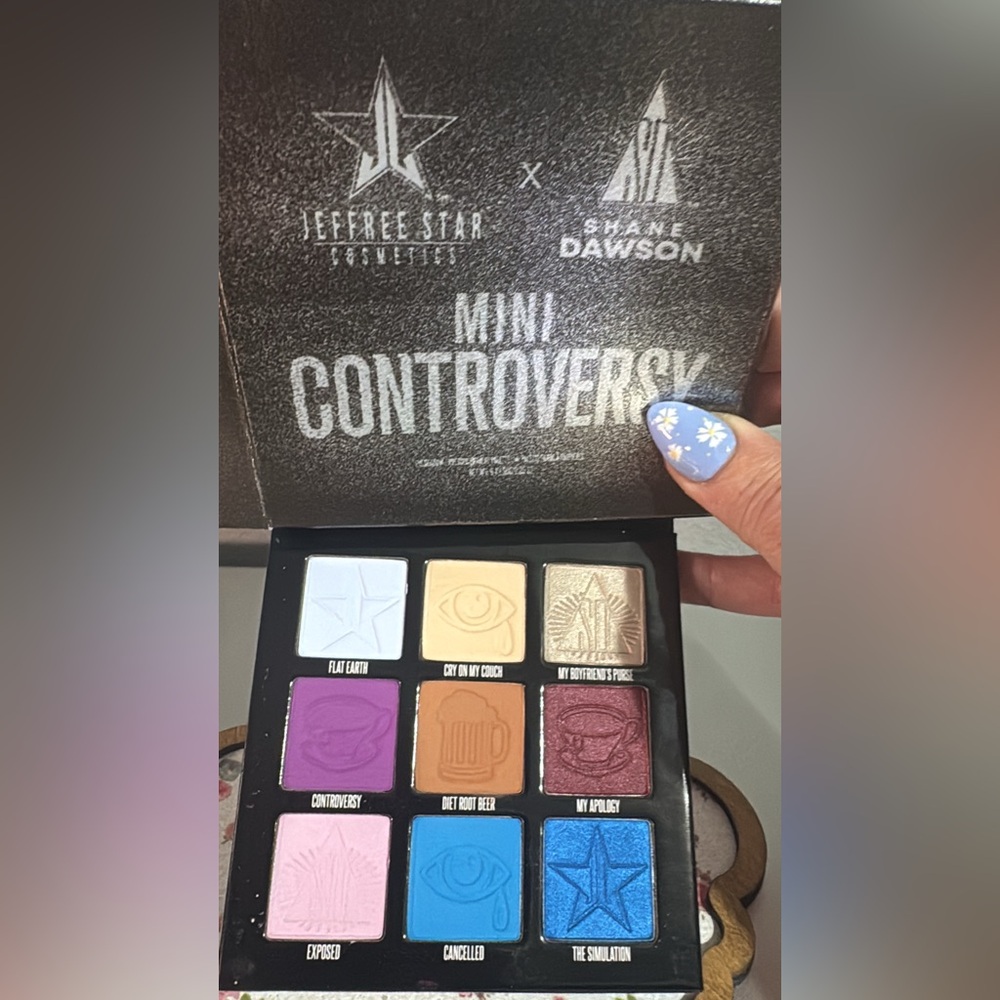 Jeffree Star Cosmetics Mini Controversy Eyeshadow Palette